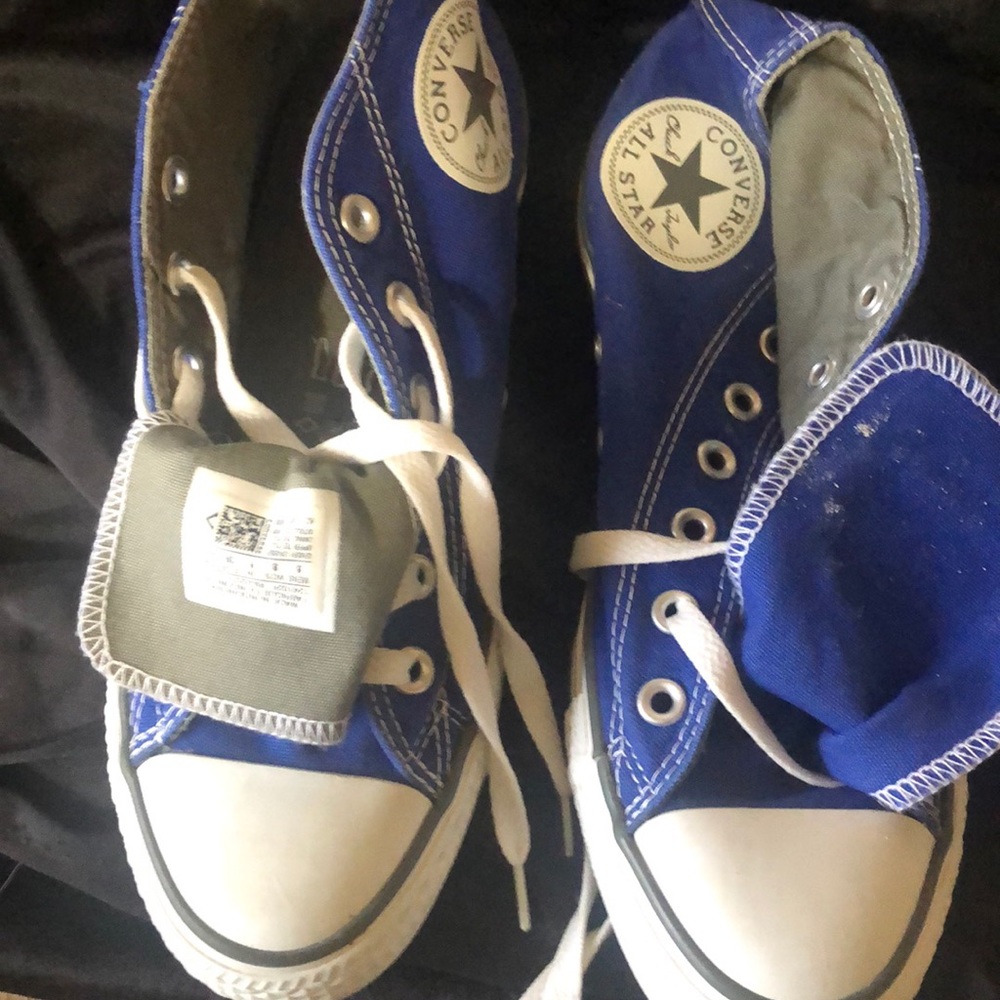 Tennis shoes